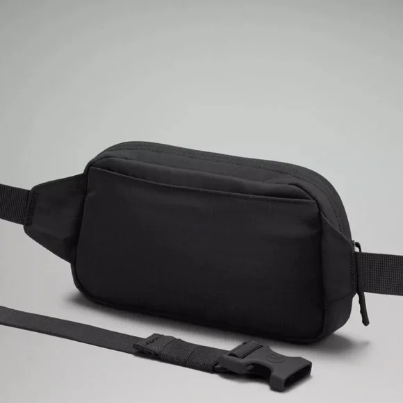 Lululemon Black Mini Belt Bag Crossbody Bag Sling Bag Nwt - Picture 4 of 8